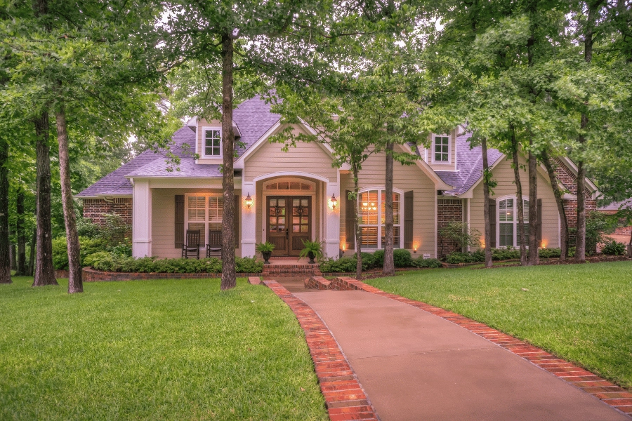 Pros and Cons of Renovating a Home vs. Building a New One